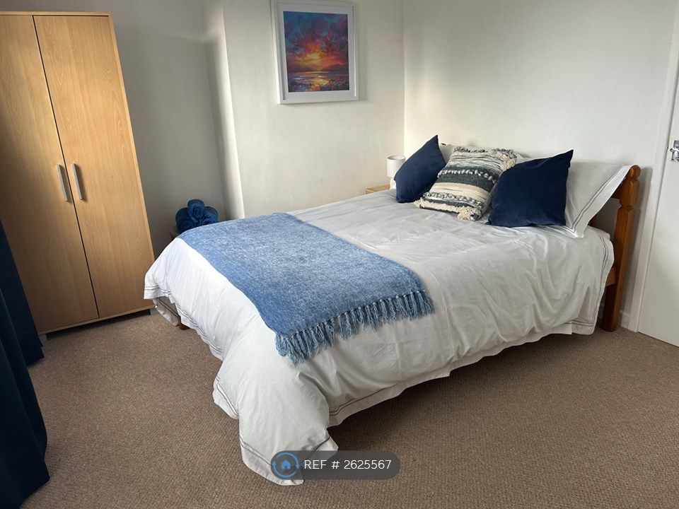 Property photo 2 of 12 Bedroom - Furniture Included