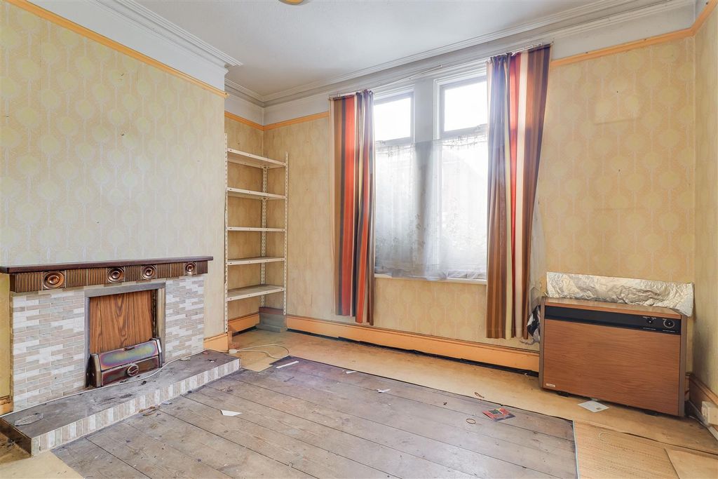 Property photo 3 of 17 Img (5).Jpg