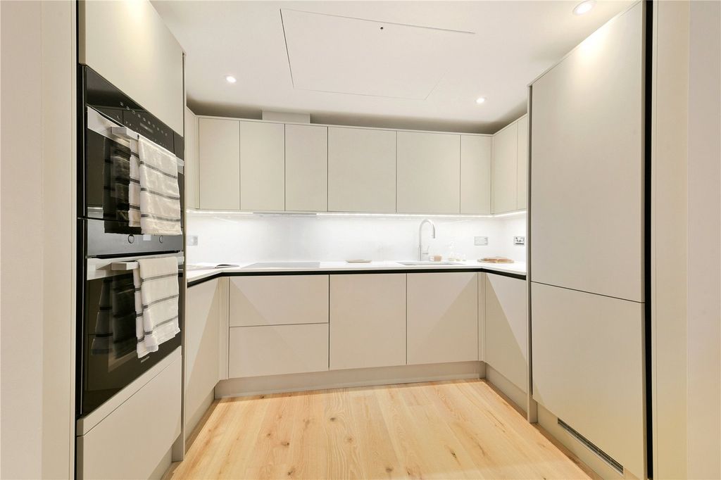 Property photo 3 of 13 Kitchen