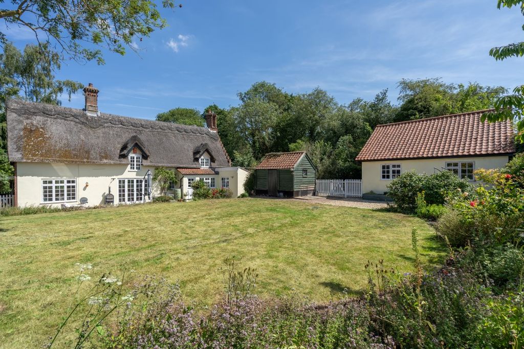Property photo 2 of 32