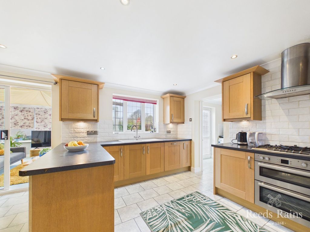 Property photo 2 of 26 Kitchen/Dining Room