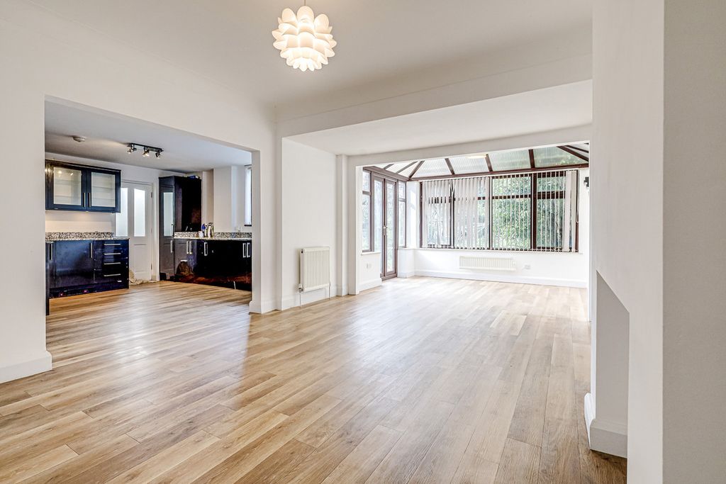 Property photo 2 of 34