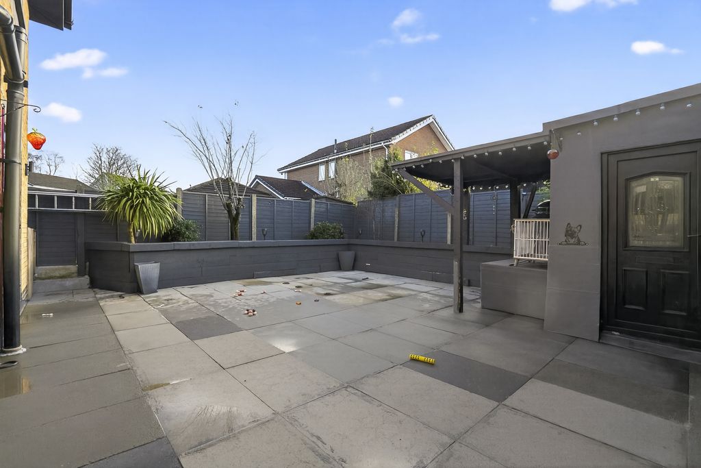 Property photo 2 of 20