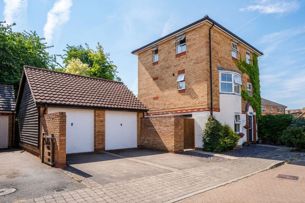 Property photo 1 of 18