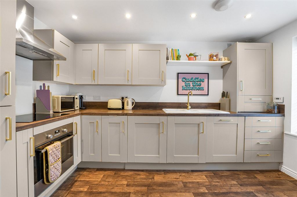 Property photo 3 of 19 Picture No. 11