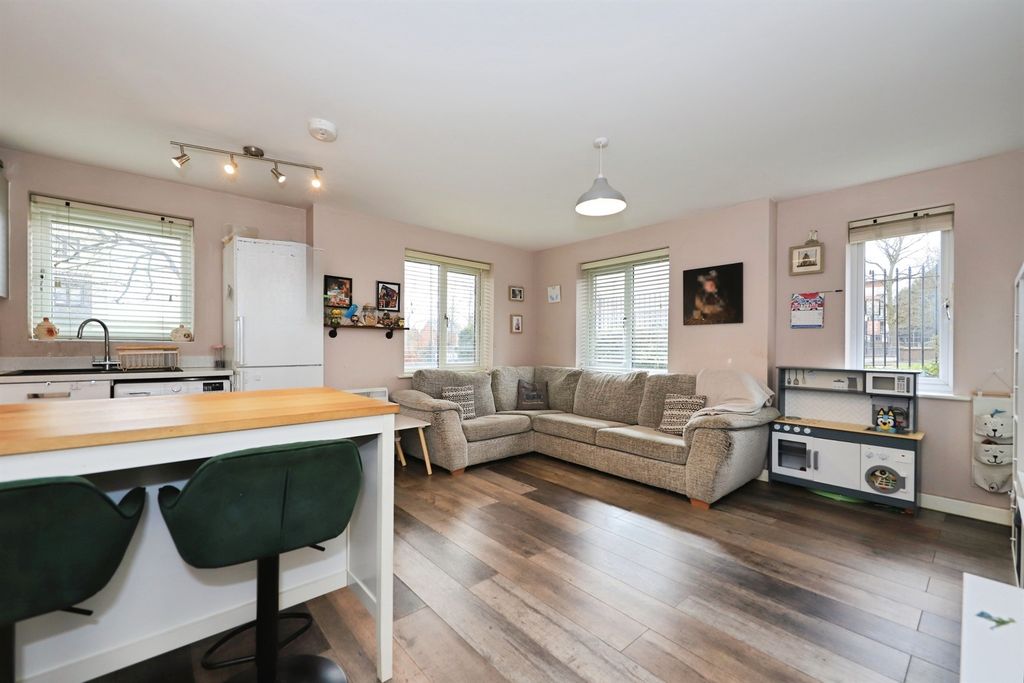 Property photo 3 of 15