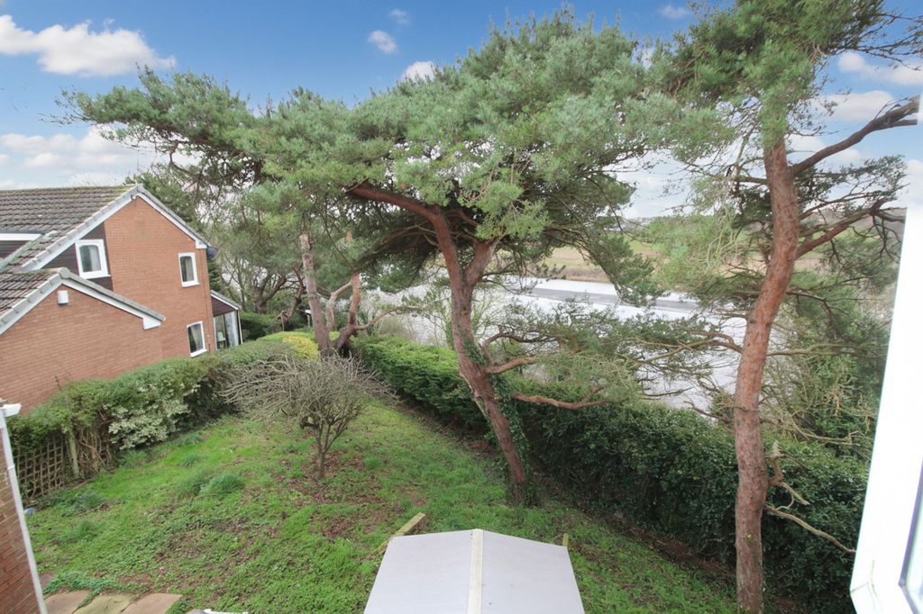 Property photo 2 of 25