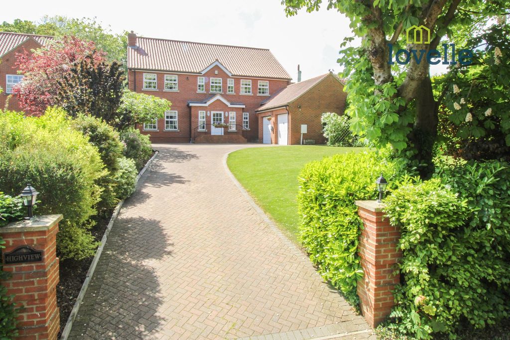 Property photo 1 of 23