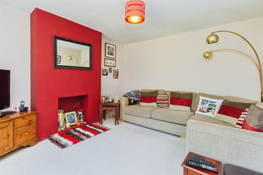 Property photo 2 of 17