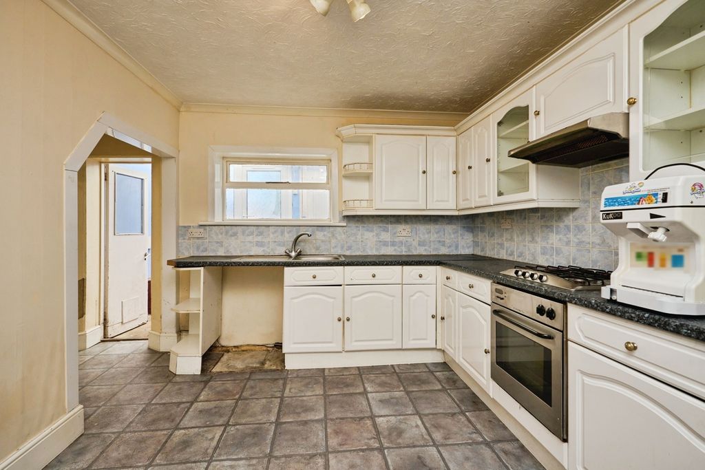 Property photo 3 of 16 Kitchen/Diner