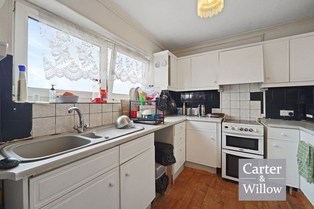 Property photo 3 of 11 Kitchen 