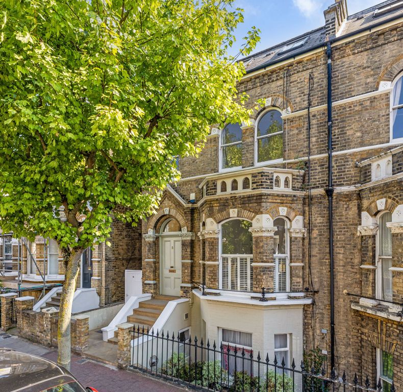 Property photo 1 of 14 Disraeli Road