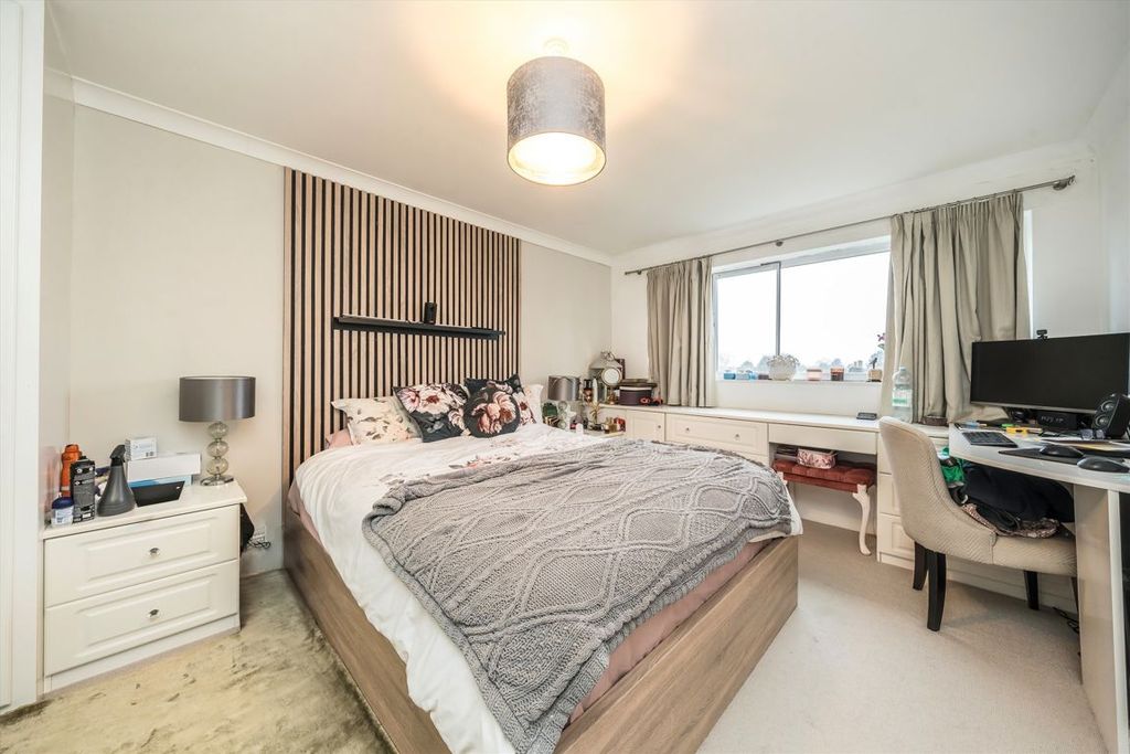 Property photo 3 of 6