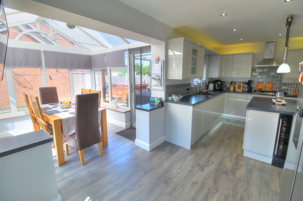 Property photo 3 of 27 Kitchen Diner