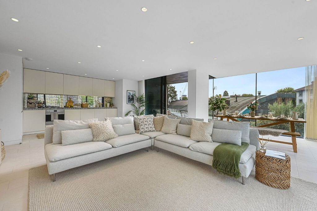 Property photo 1 of 19 4835950