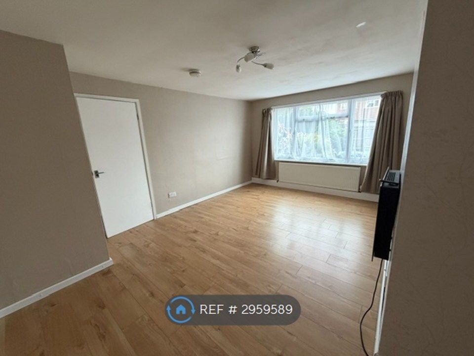 Property photo 3 of 9 Large Lounge