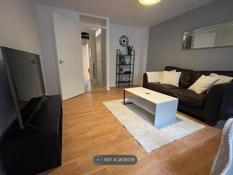 Property photo 2 of 10 Living Room - Bright And Spacious