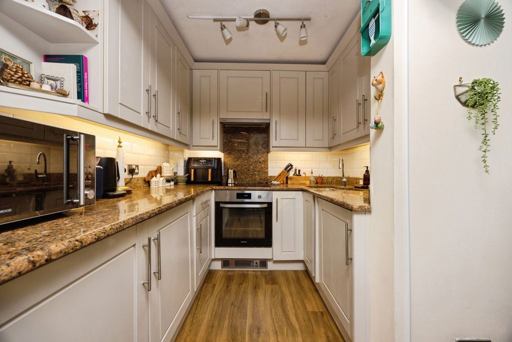 Property photo 2 of 20 Pbox-Img.Jpg