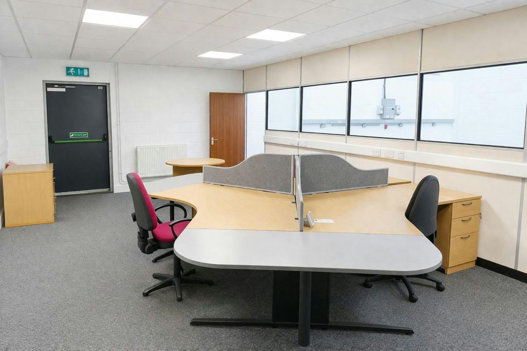 Property photo 3 of 6 Office
