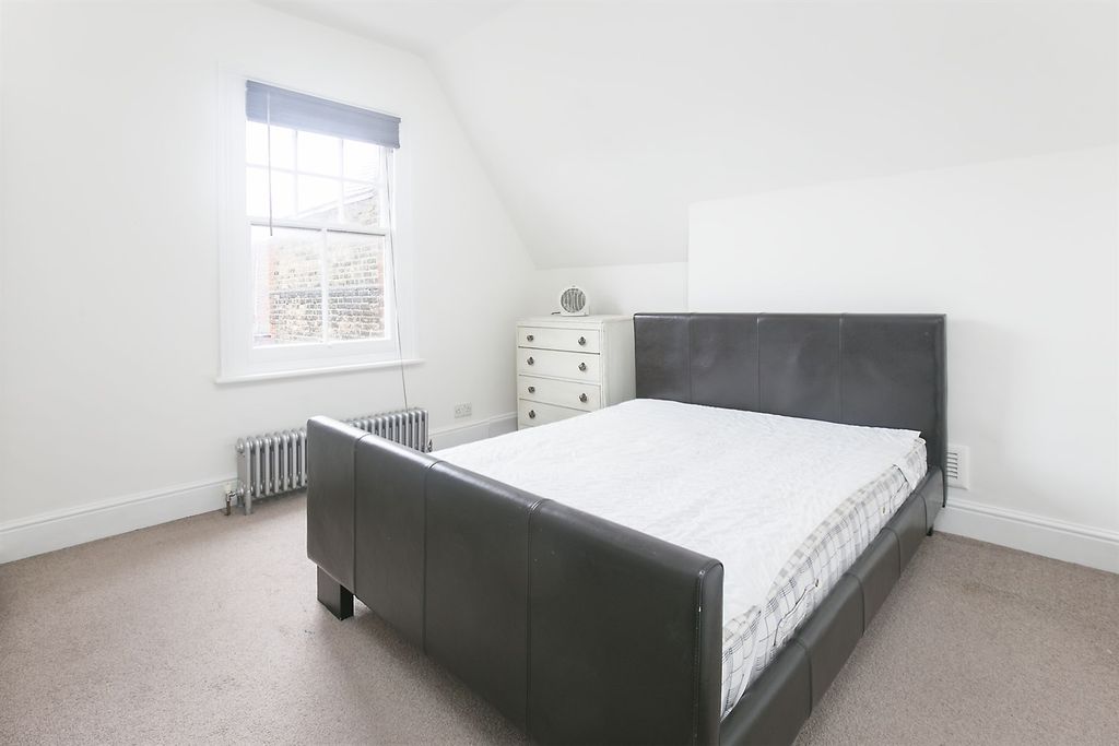 Property photo 3 of 6 Bedroom