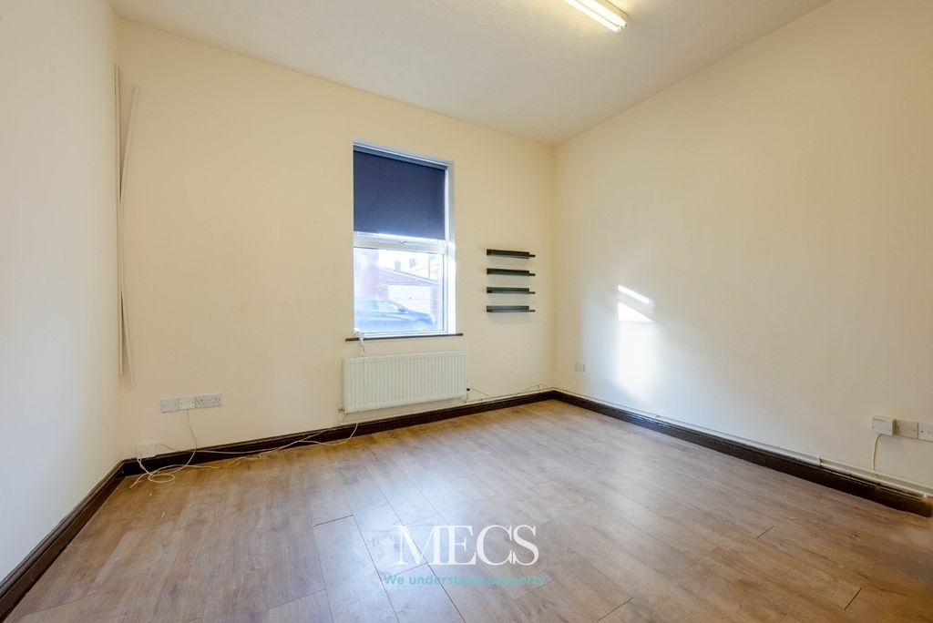 Property photo 2 of 17 5032134