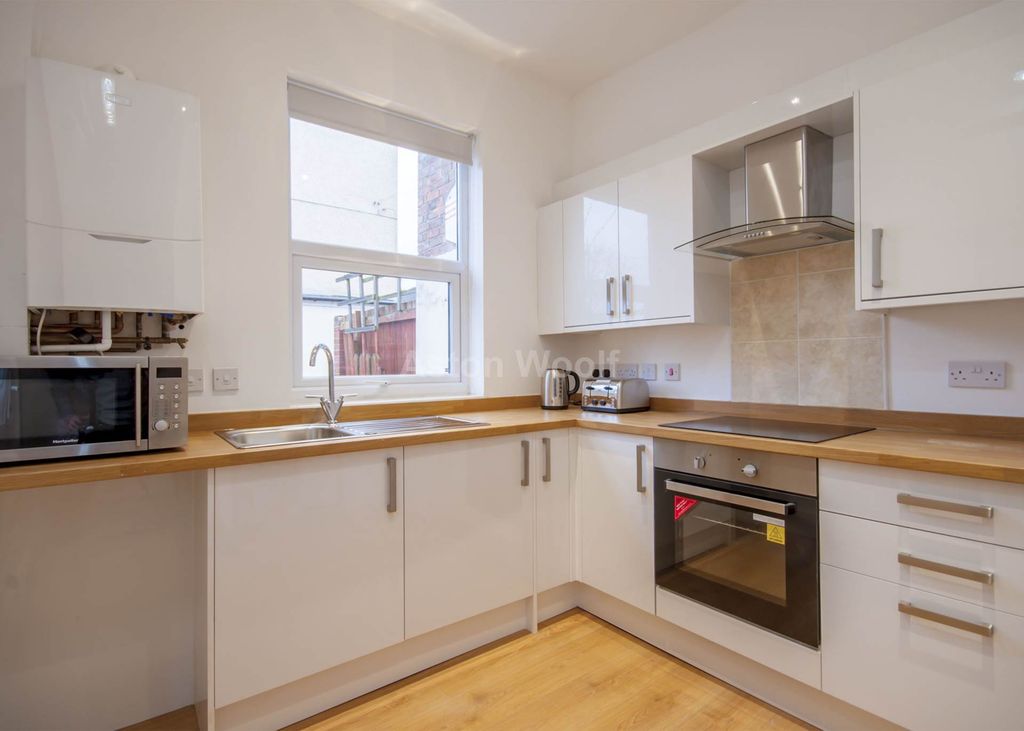 Property photo 2 of 8