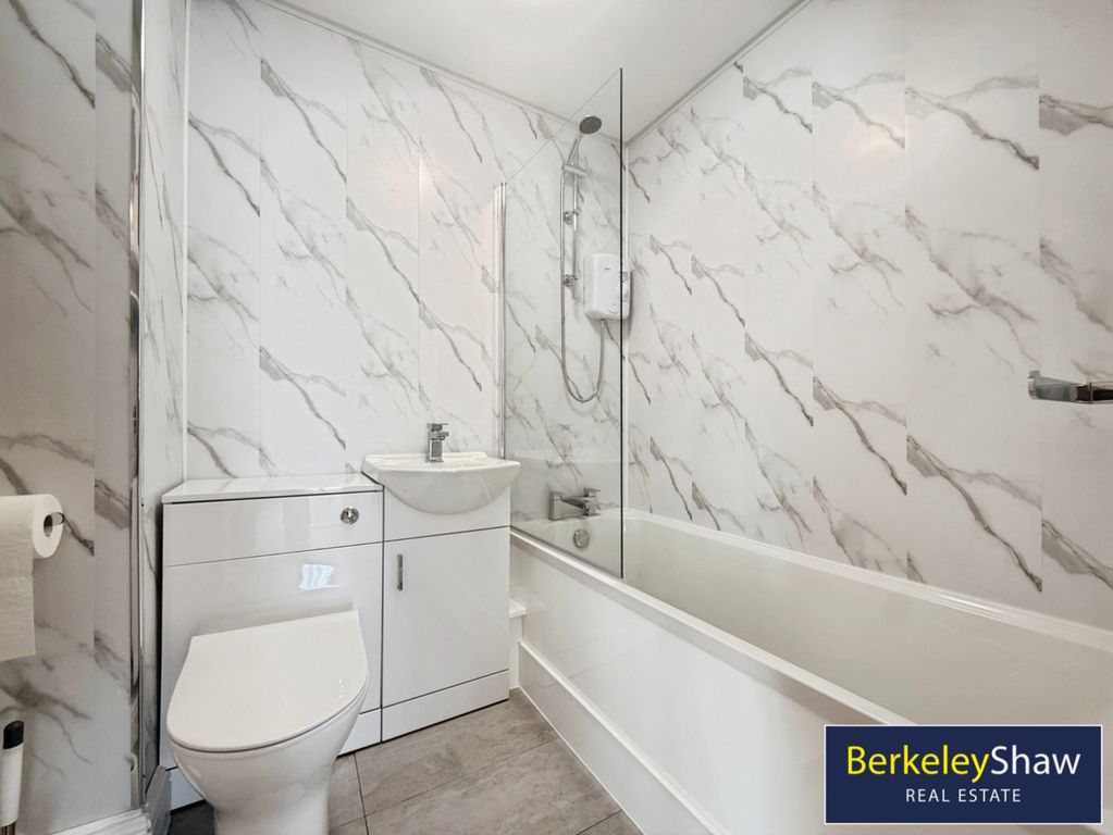 Property photo 2 of 13 Bathroom