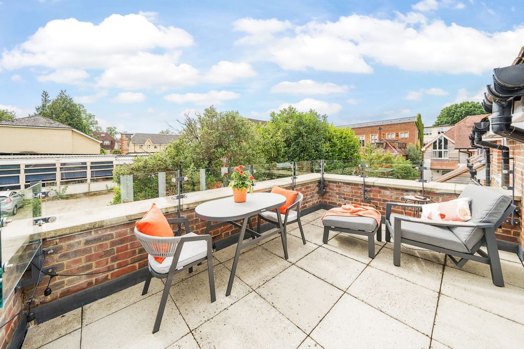 Property photo 3 of 27 1327940-8-687Fa6F...