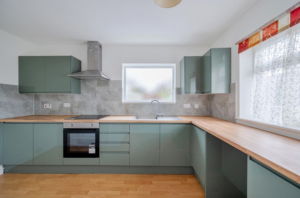 Property photo 2 of 11 1534497-11-1A120c...