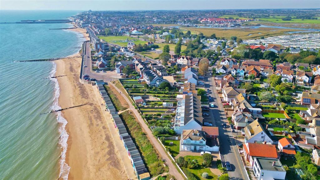 Property photo 2 of 28 Outside - Front