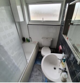 Property photo 3 of 9 Bathroom