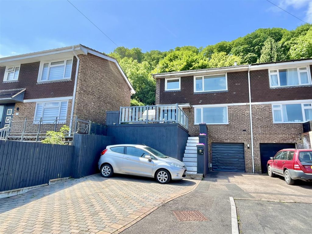 Property photo 2 of 30