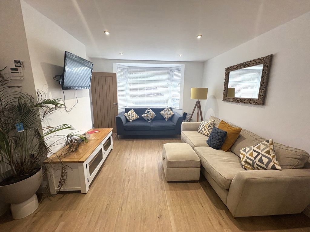 Property photo 2 of 7 Lounge Use