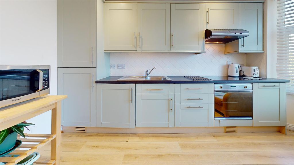 Property photo 2 of 8 Kitchen/Living Room