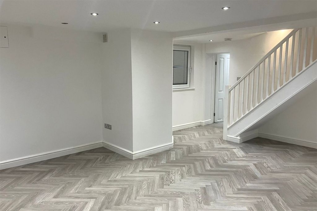 Property photo 3 of 14 Picture No. 16