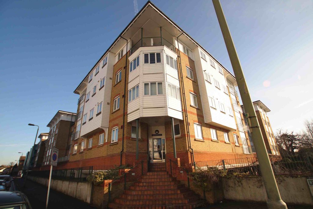 Property photo 1 of 8