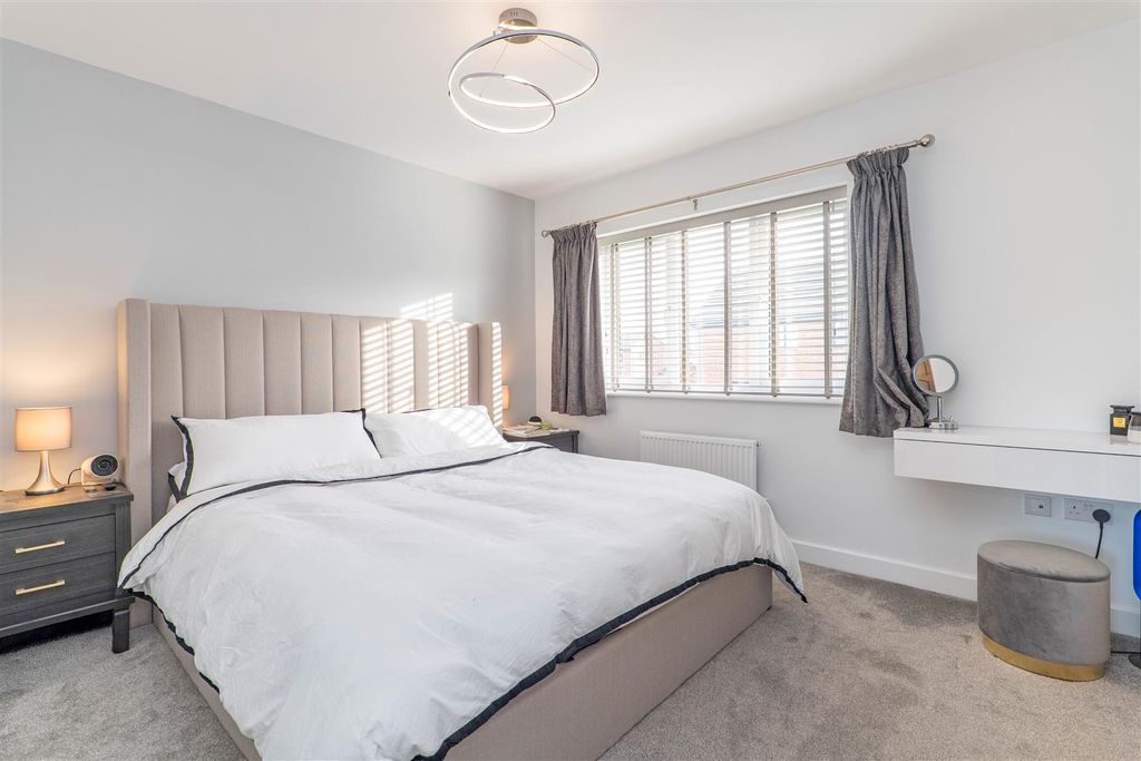 Property photo 3 of 29 Master Bedroom