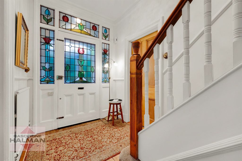 Property photo 2 of 22 Entrance Hallway