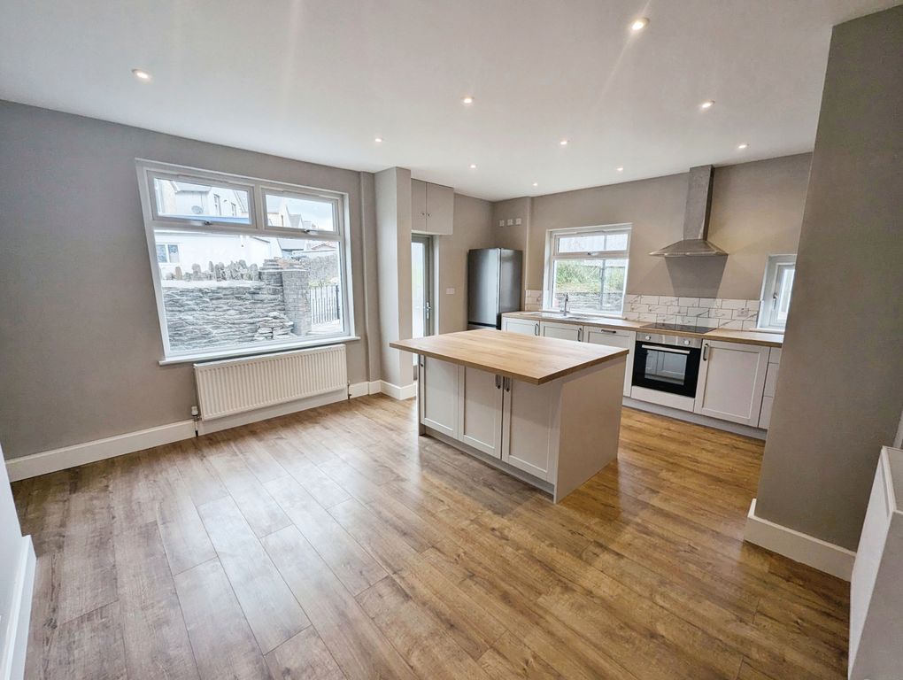 Property photo 2 of 14 Image