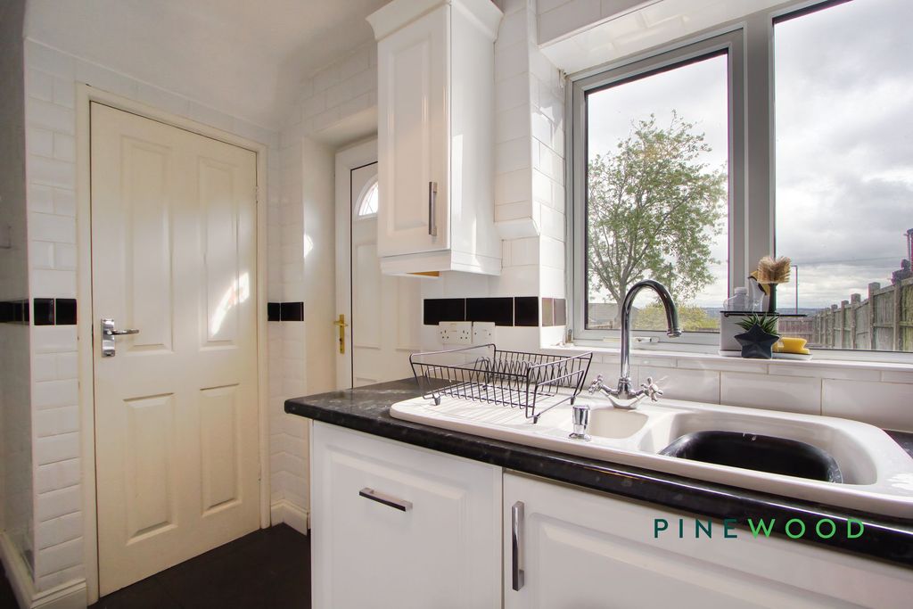 Property photo 3 of 20 Kitchen