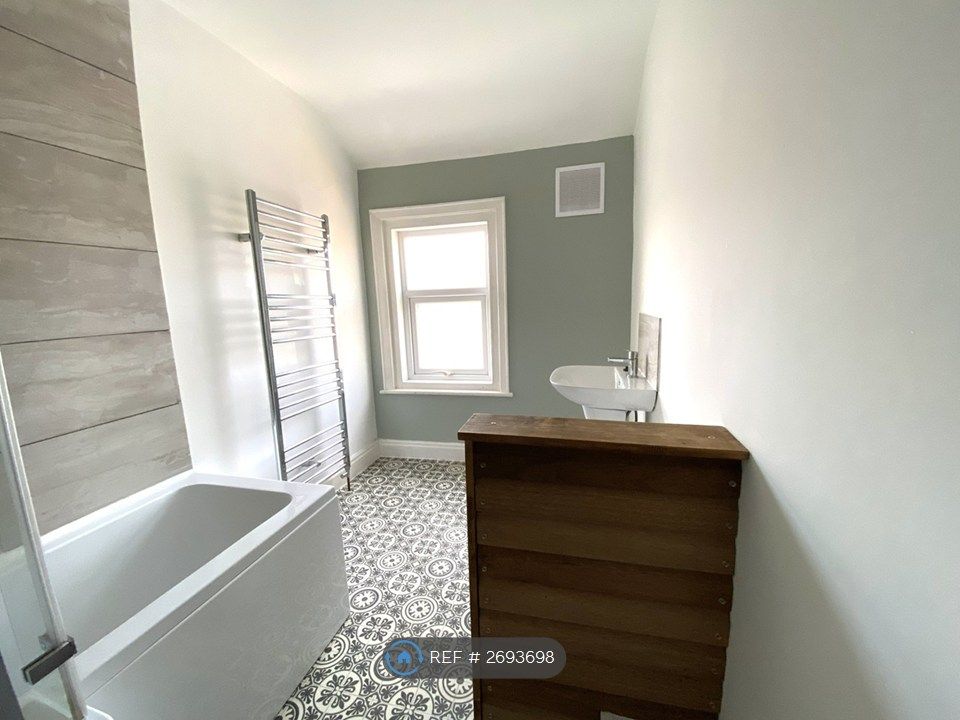 Property photo 3 of 7 Bathroom