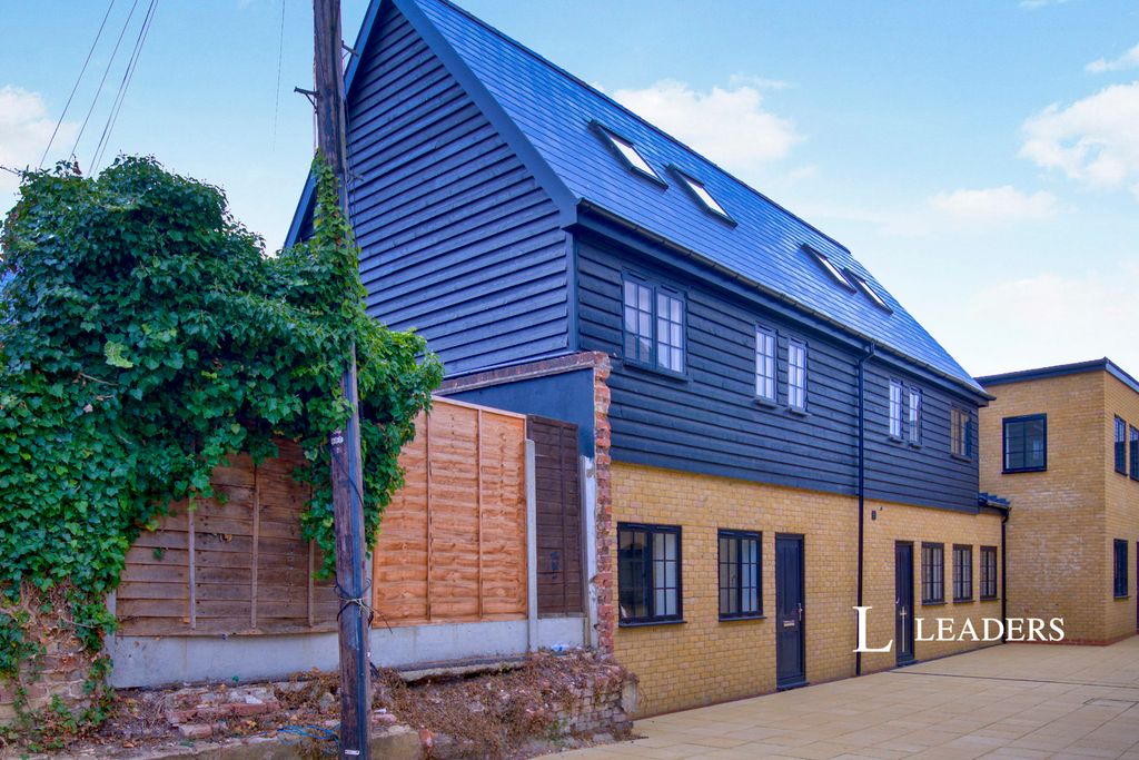 Property photo 1 of 13 External