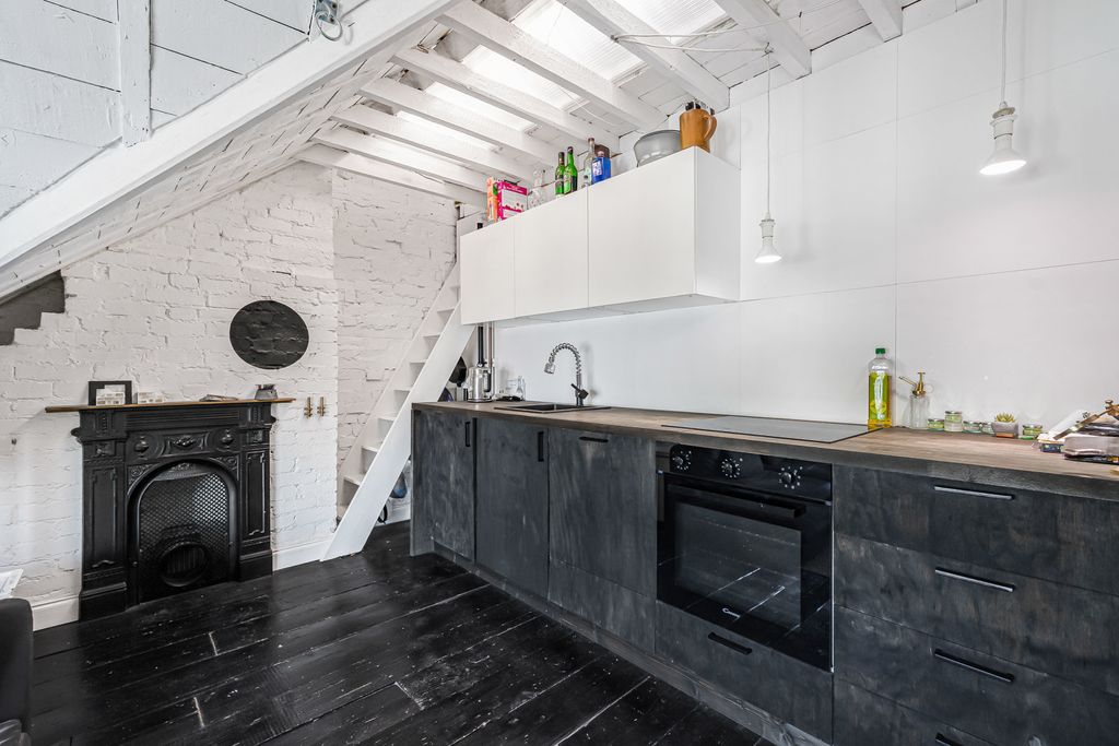 Property photo 3 of 15 Kitchen