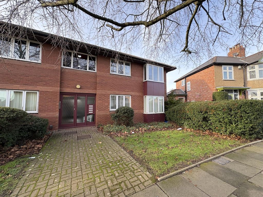 Property photo 1 of 10 Externally