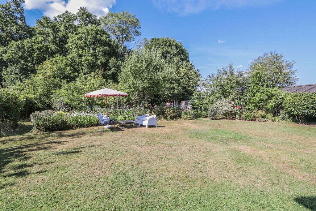 Property photo 2 of 31