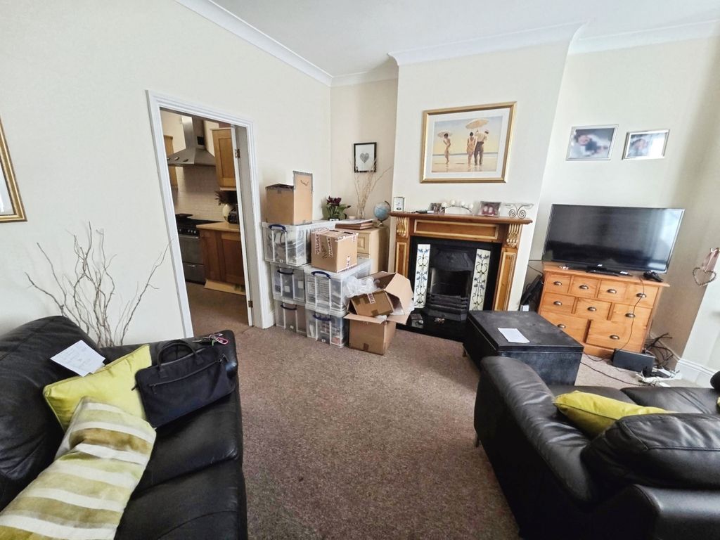 Property photo 3 of 10 Pbox-Living_Room-325894.Jpg