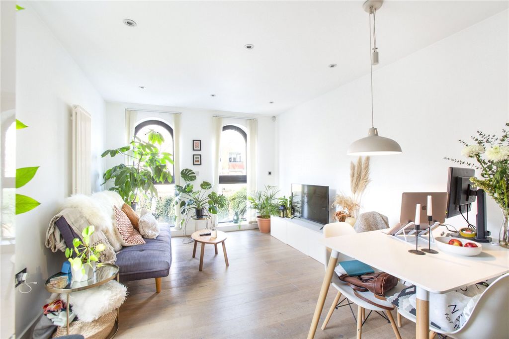 Property photo 1 of 8 Reception Room