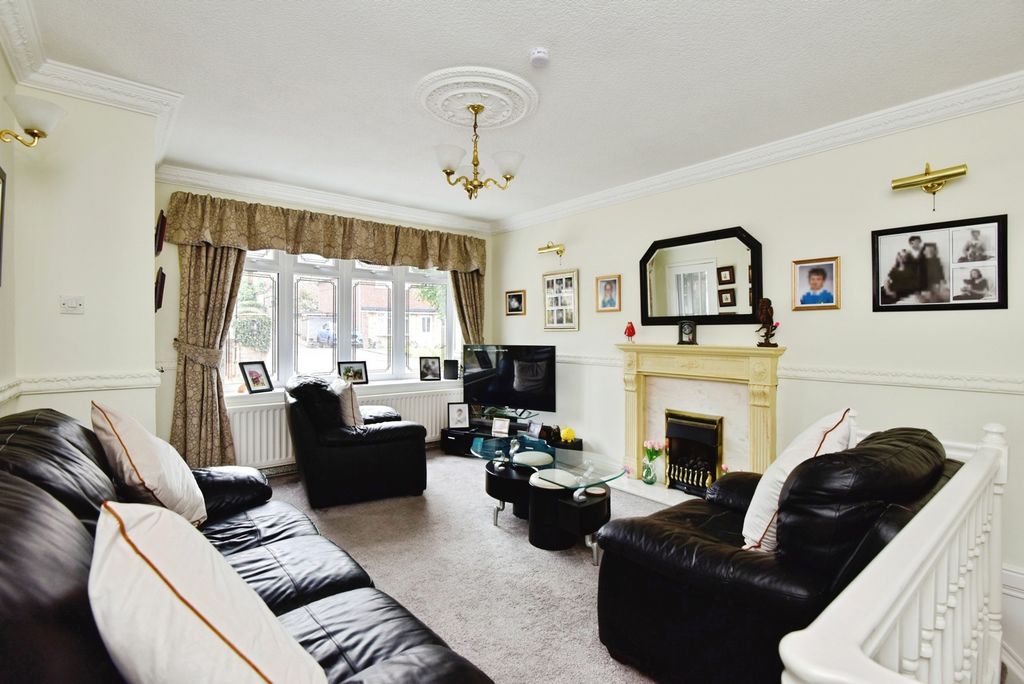 Property photo 2 of 16 Pbox-Img.Jpg