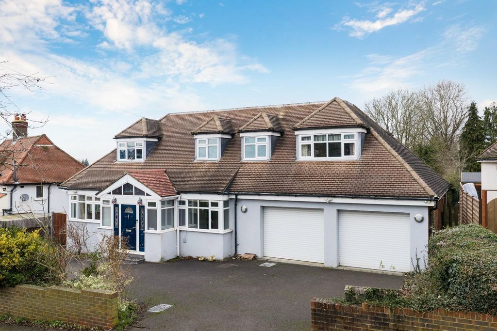 Property photo 1 of 26 Roundwood Way,