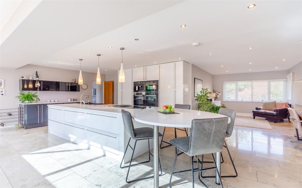 Property photo 2 of 34 8.Jpg